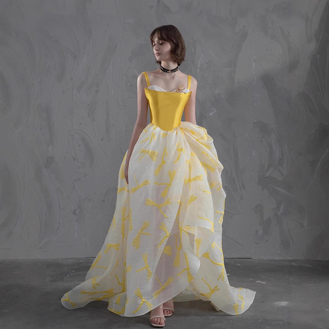Elegant Yellow Satin Top Pagea - Embroidery Yellow Dress recension och pris